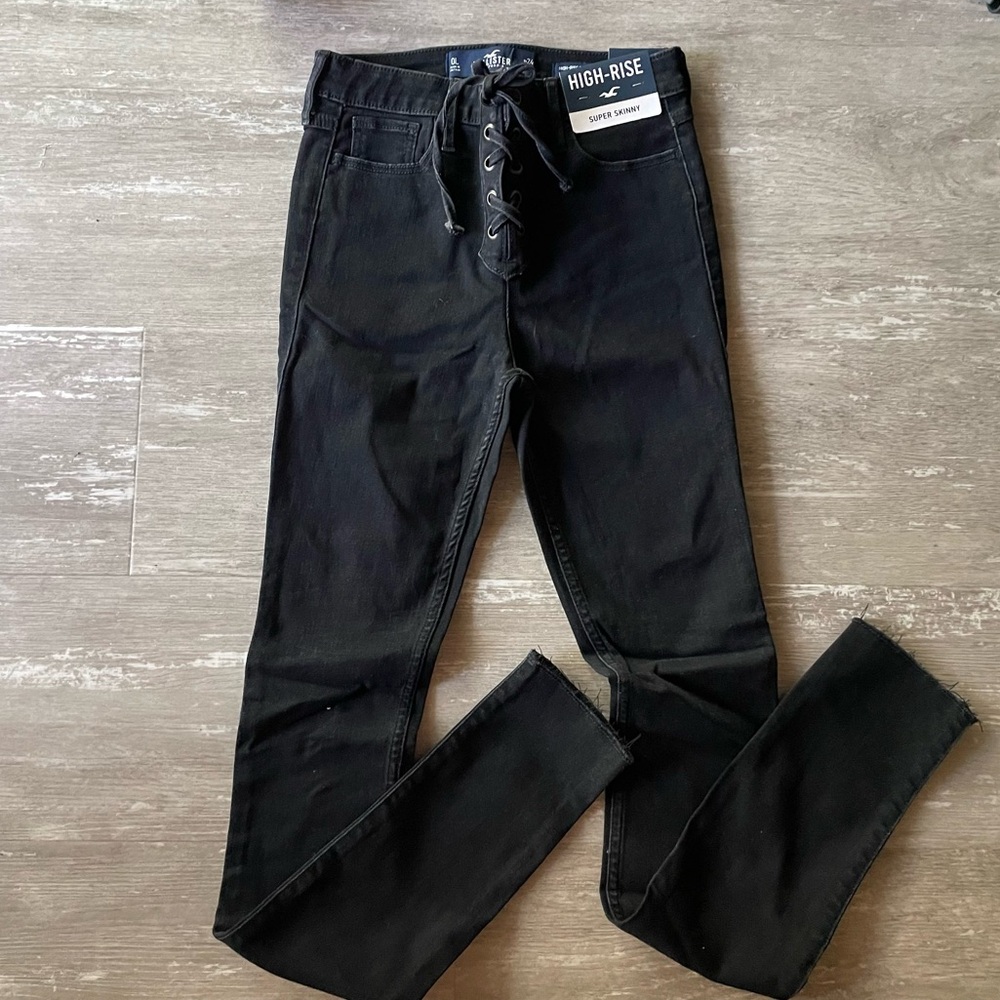 0L NWT Hollister Co High Rise Super Skinny Jeans in black lace up
